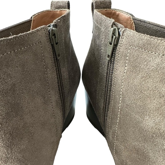 Vionic Paloma Suede Weather Resistant Wedge Greige Boot Size 9 - Picture 6 of 15